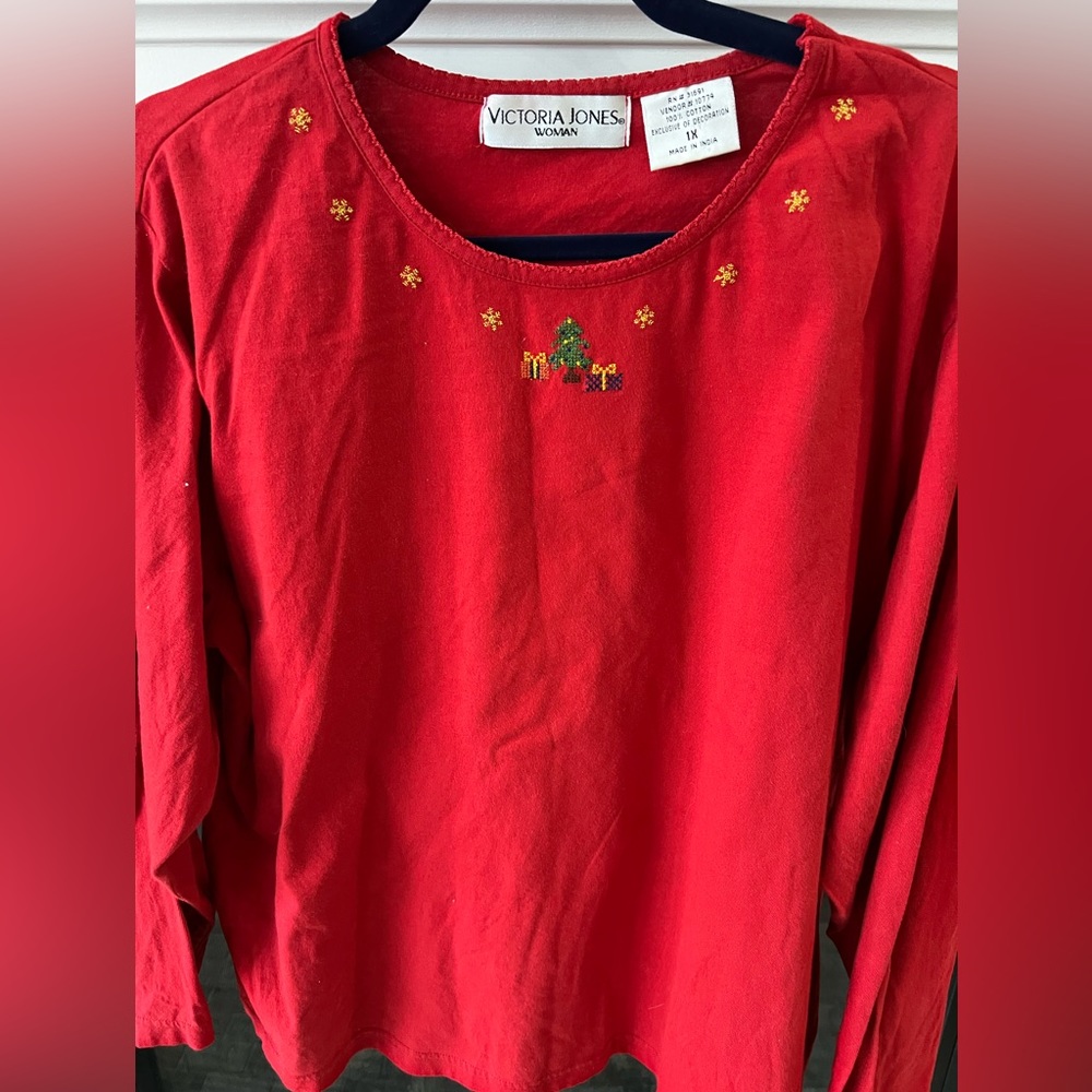 Victoria Jones Woman vintage 1X cotton red Holiday long sleeve embroidered top